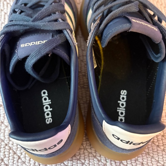 Adidas Handball Spezial Sneakers in Collegiate Navy with gum bottoms. - Picture 7 of 10